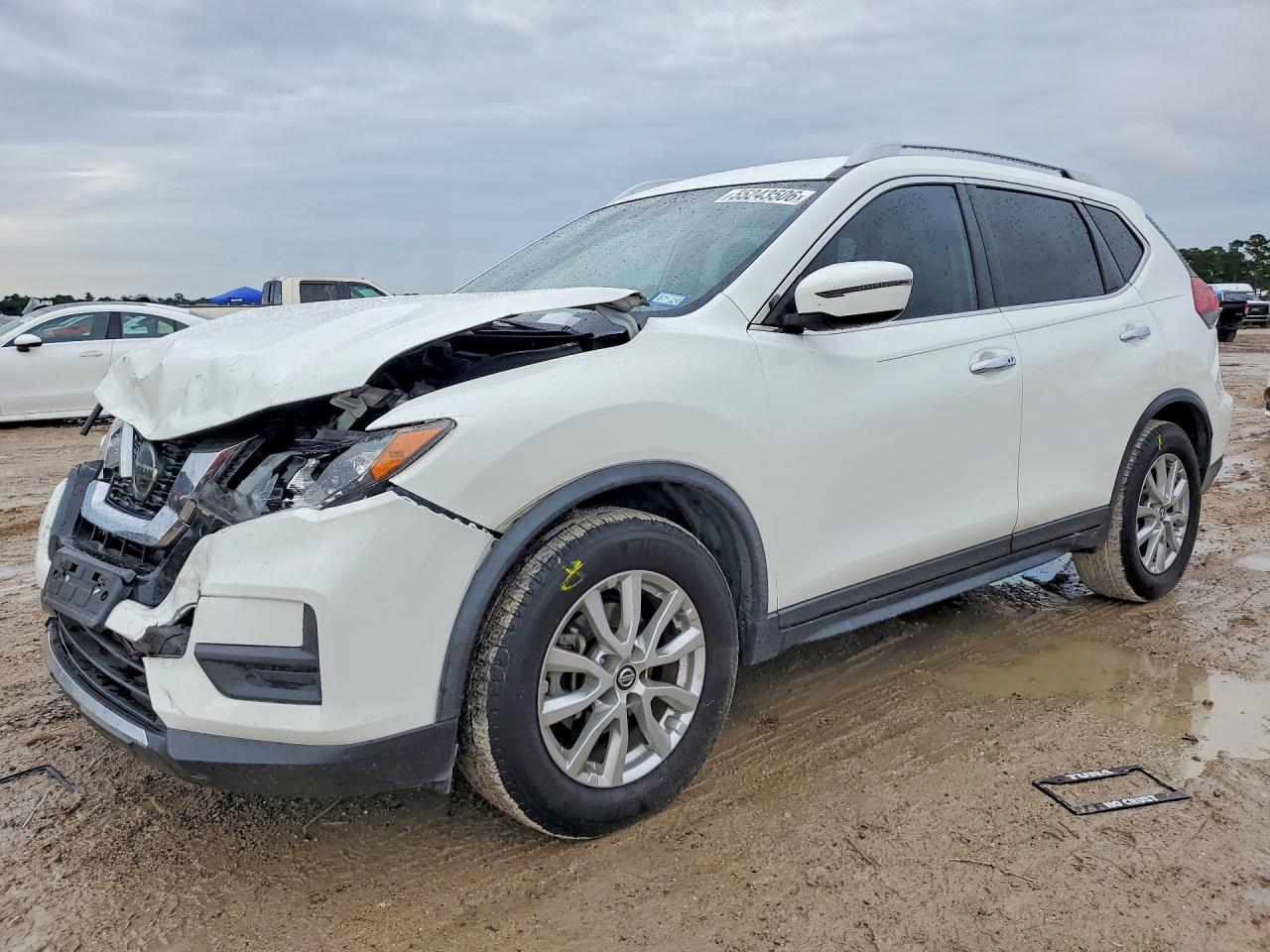 Salvage Nissan Rogue Image