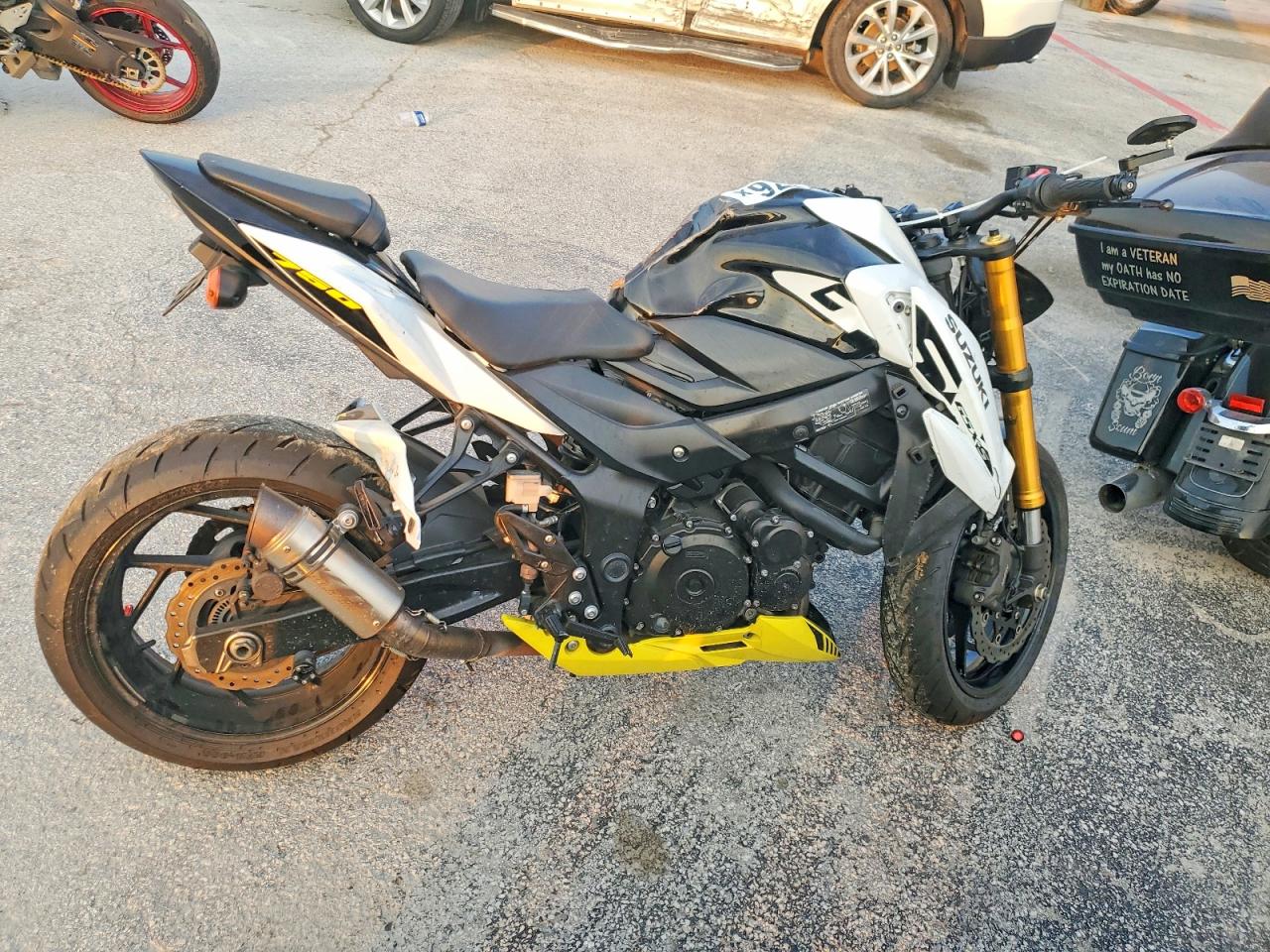 Salvage Suzuki Gsxr750 Image