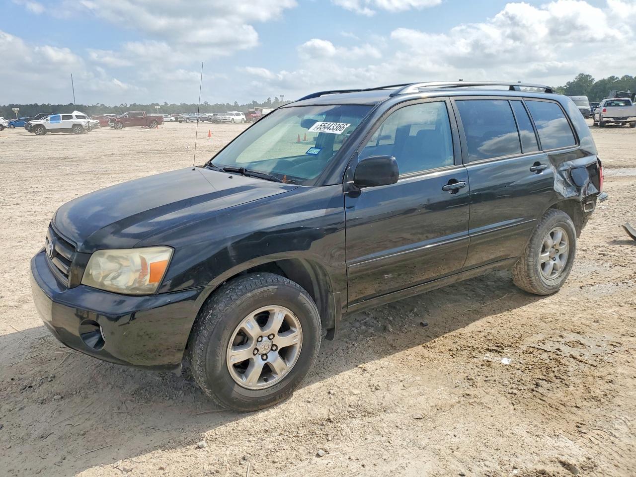 Salvage Toyota Highlander Image