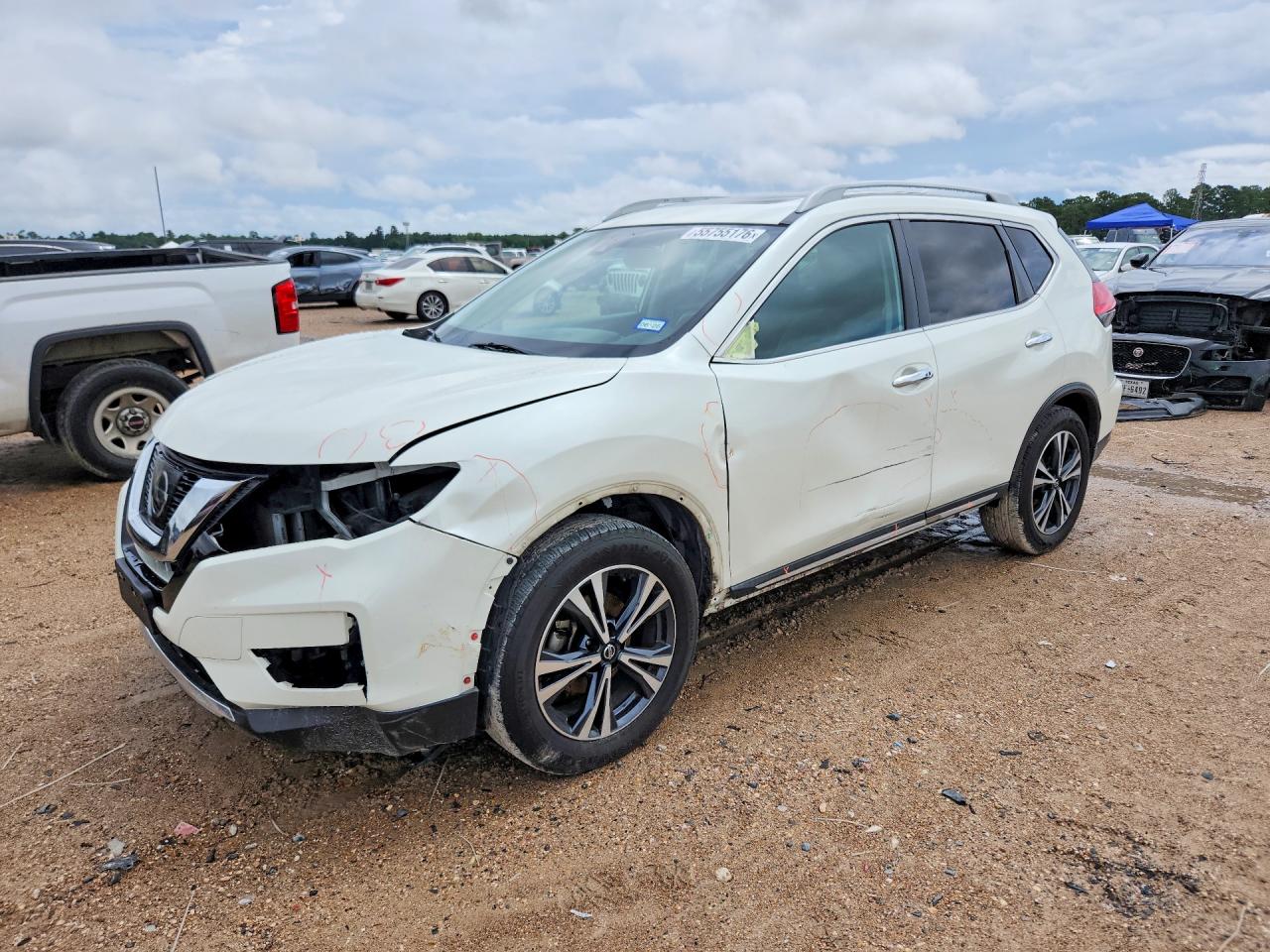 Salvage Nissan Rogue Image