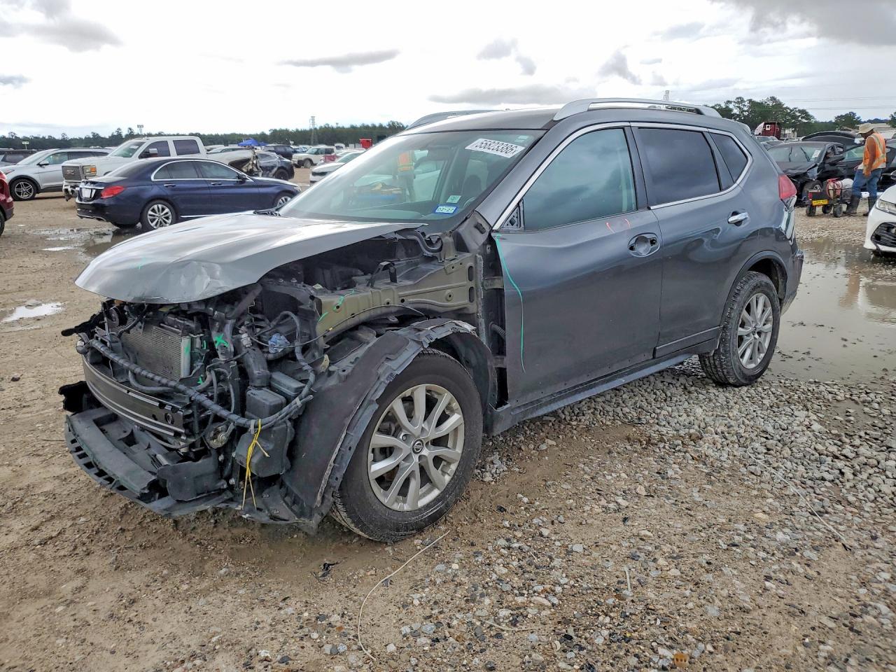 Salvage Nissan Rogue Image