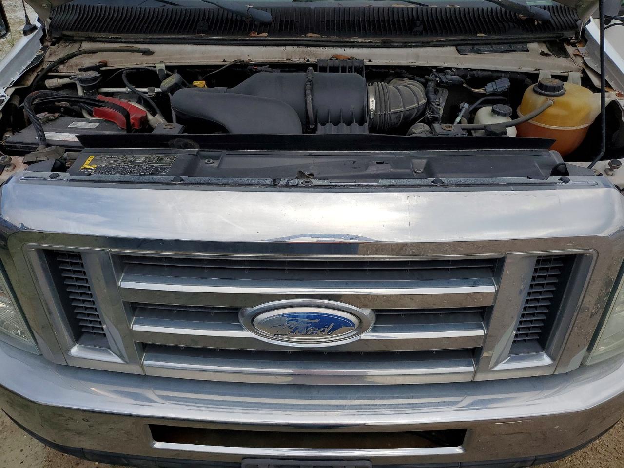 Ford Econoline E450 Super Duty Cutaway Van