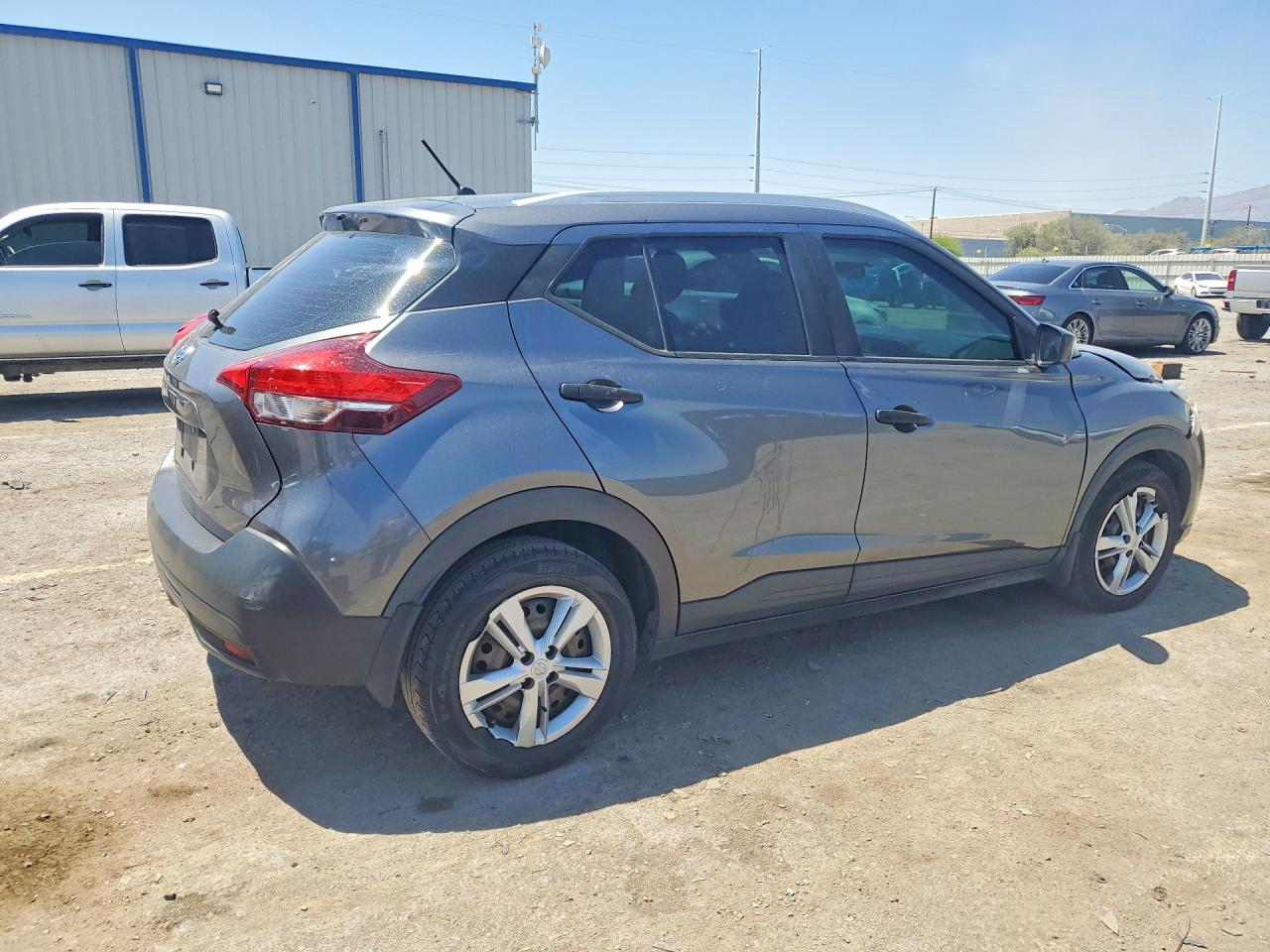 Nissan Kicks S