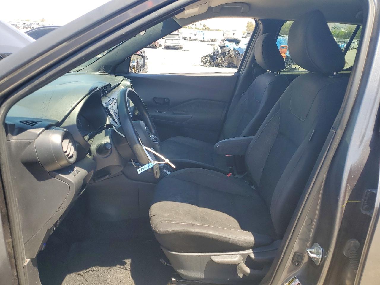 Nissan Kicks S