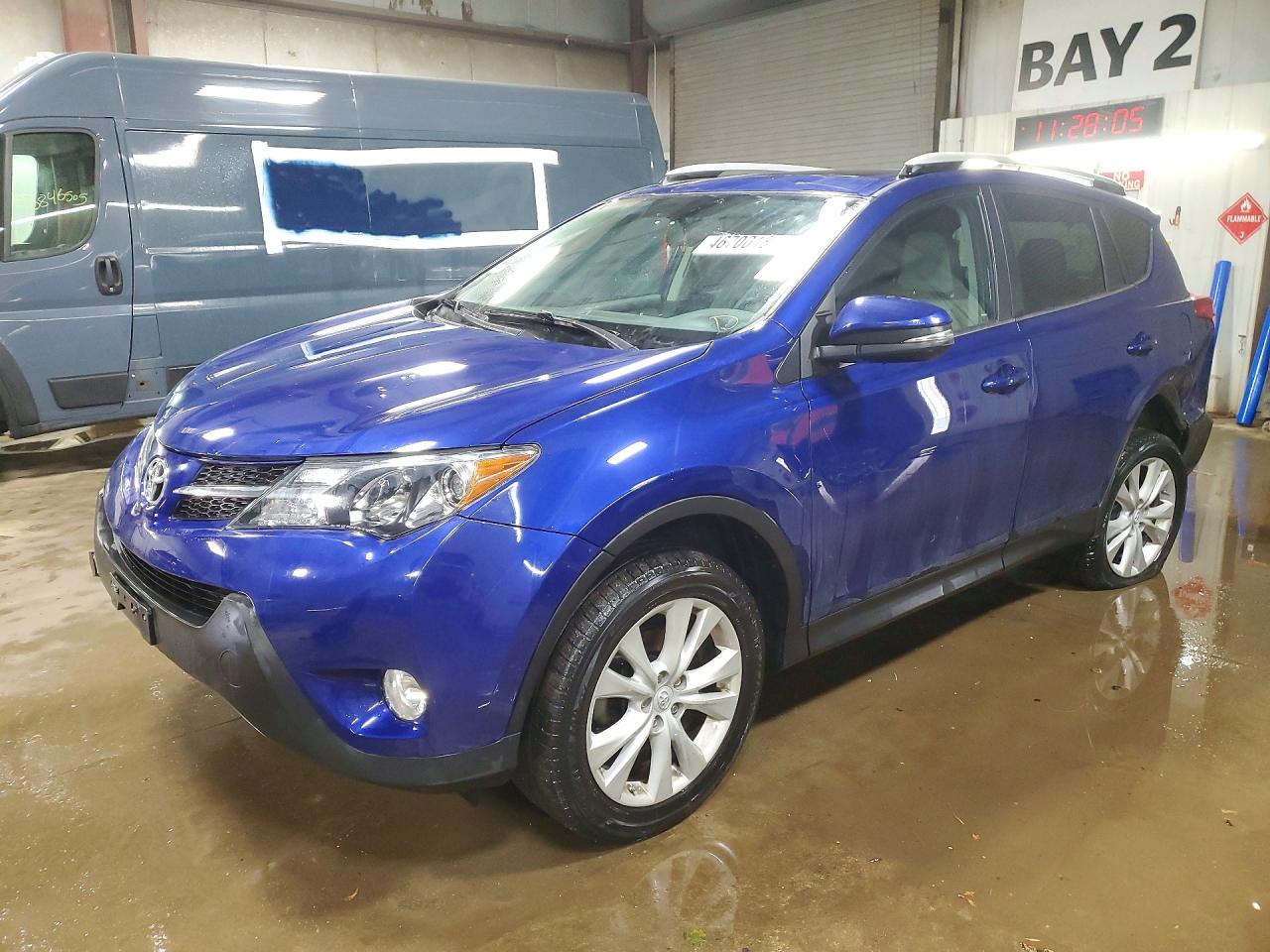 Salvage Toyota RAV4 Image