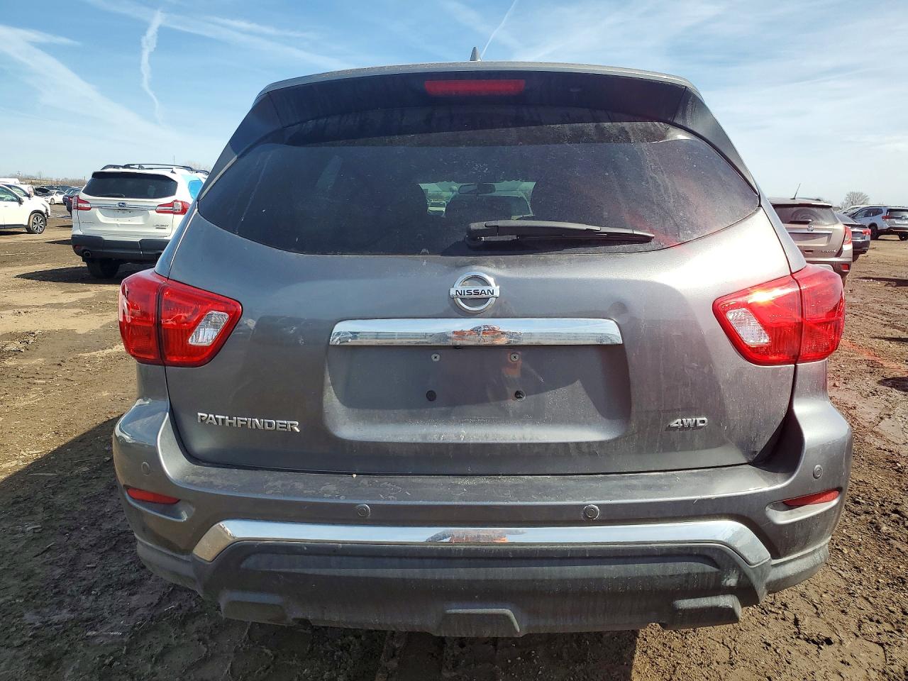 Nissan Pathfinder S