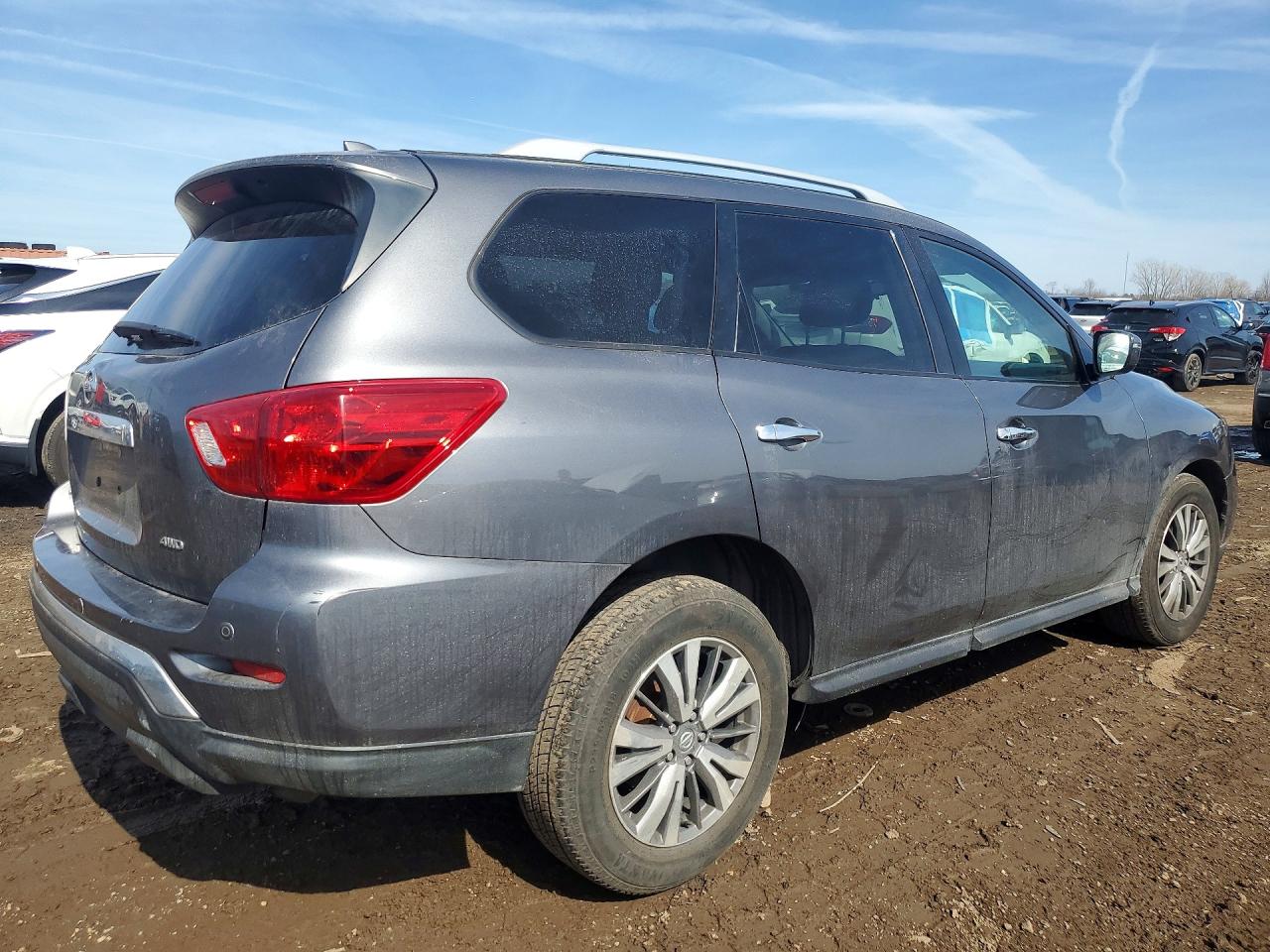 Nissan Pathfinder S