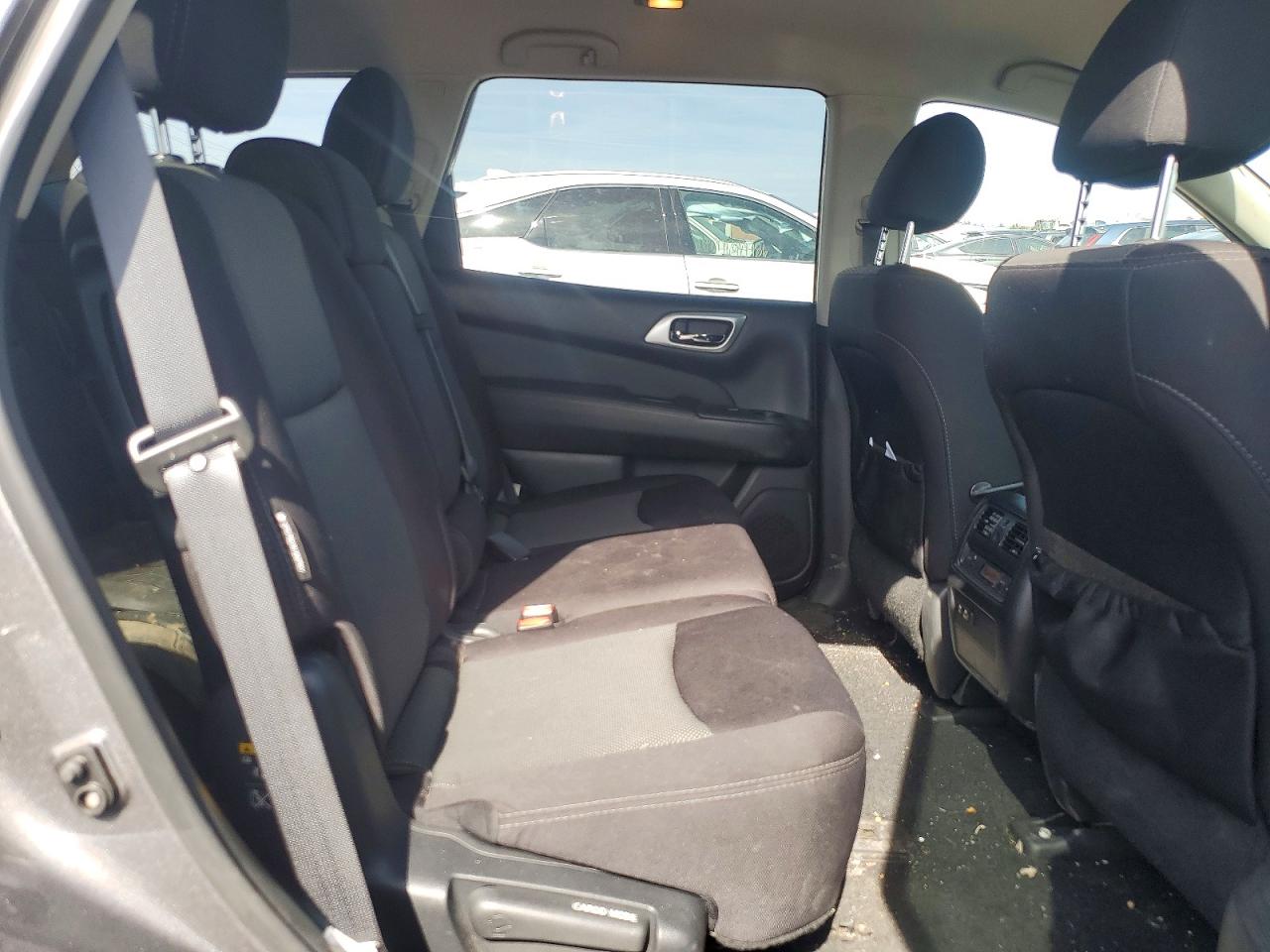 Nissan Pathfinder S