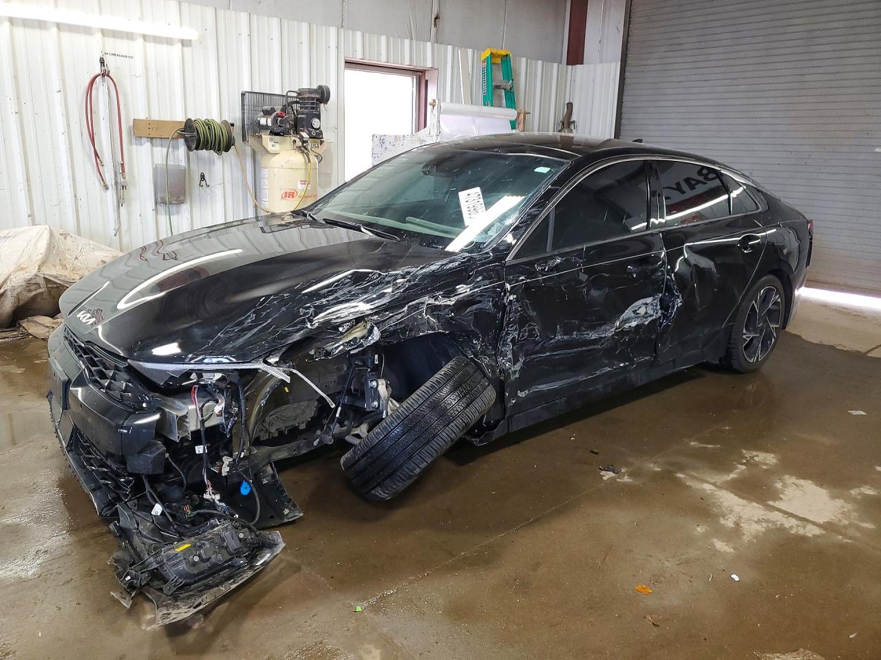 Salvage Kia K5 Image