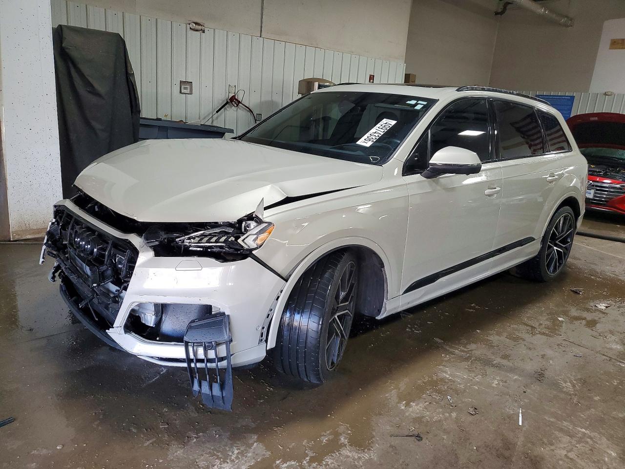 Salvage Audi Q7 Image