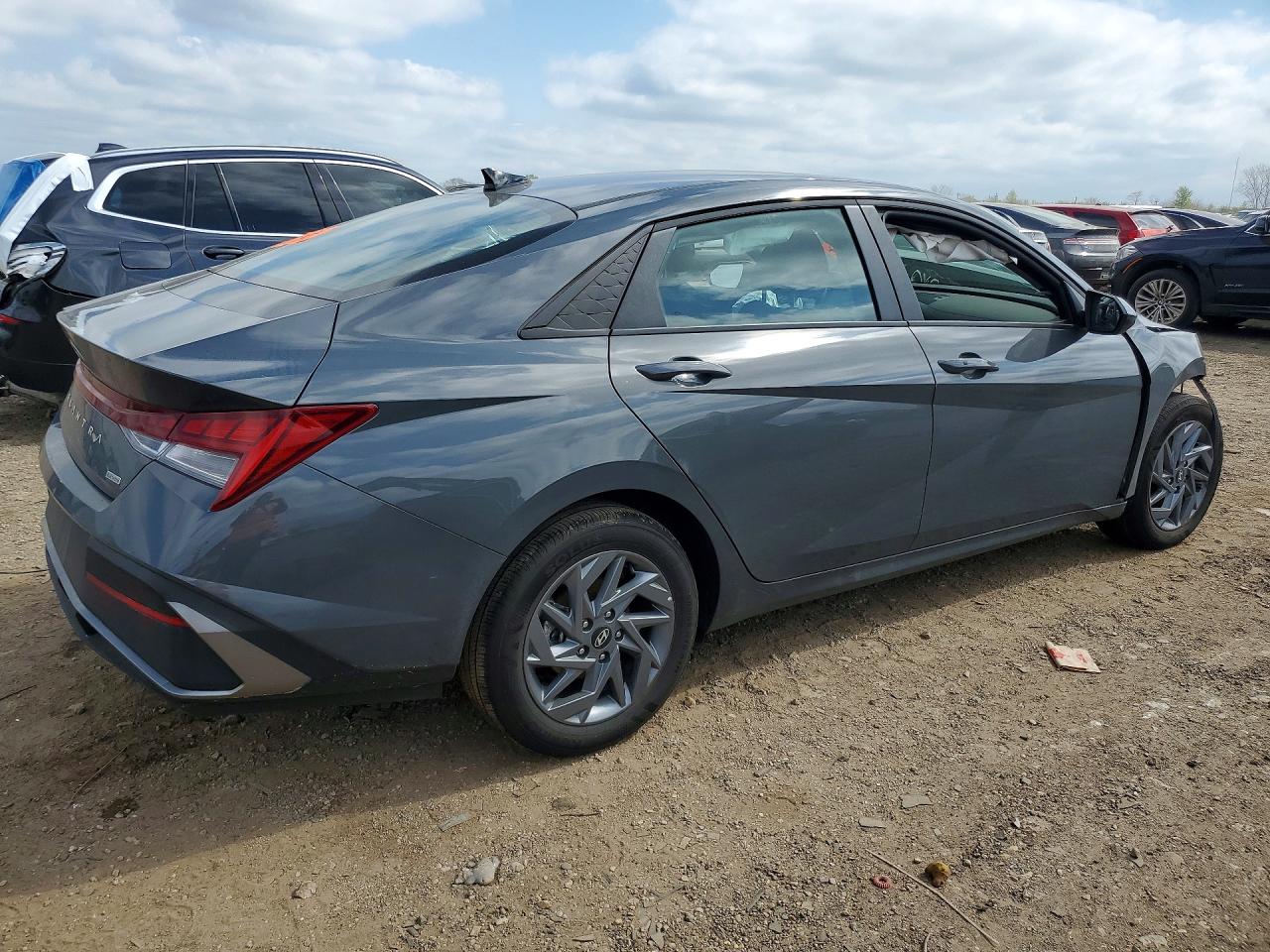 Hyundai ELANTRA Blue