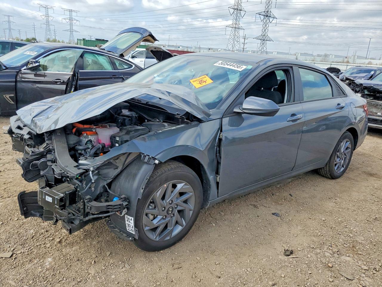 Salvage Hyundai ELANTRA Image