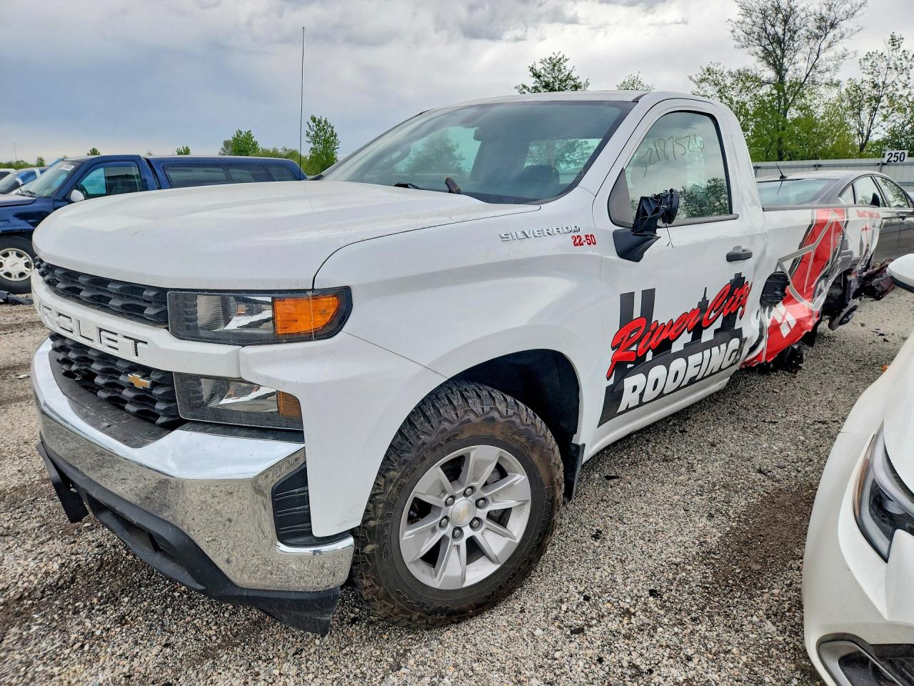 Salvage Chevrolet Silverado Image