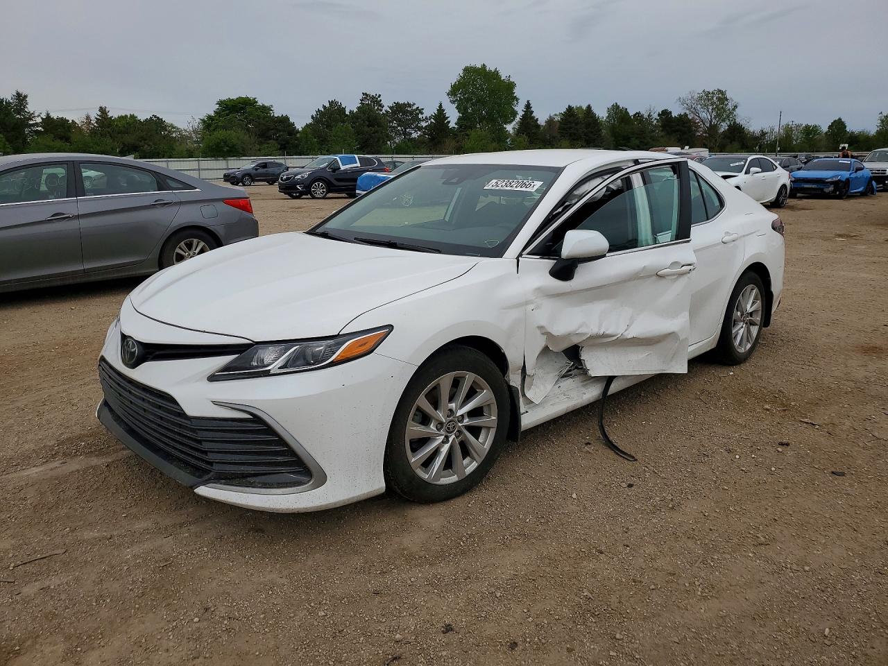 Salvage Toyota Camry Image