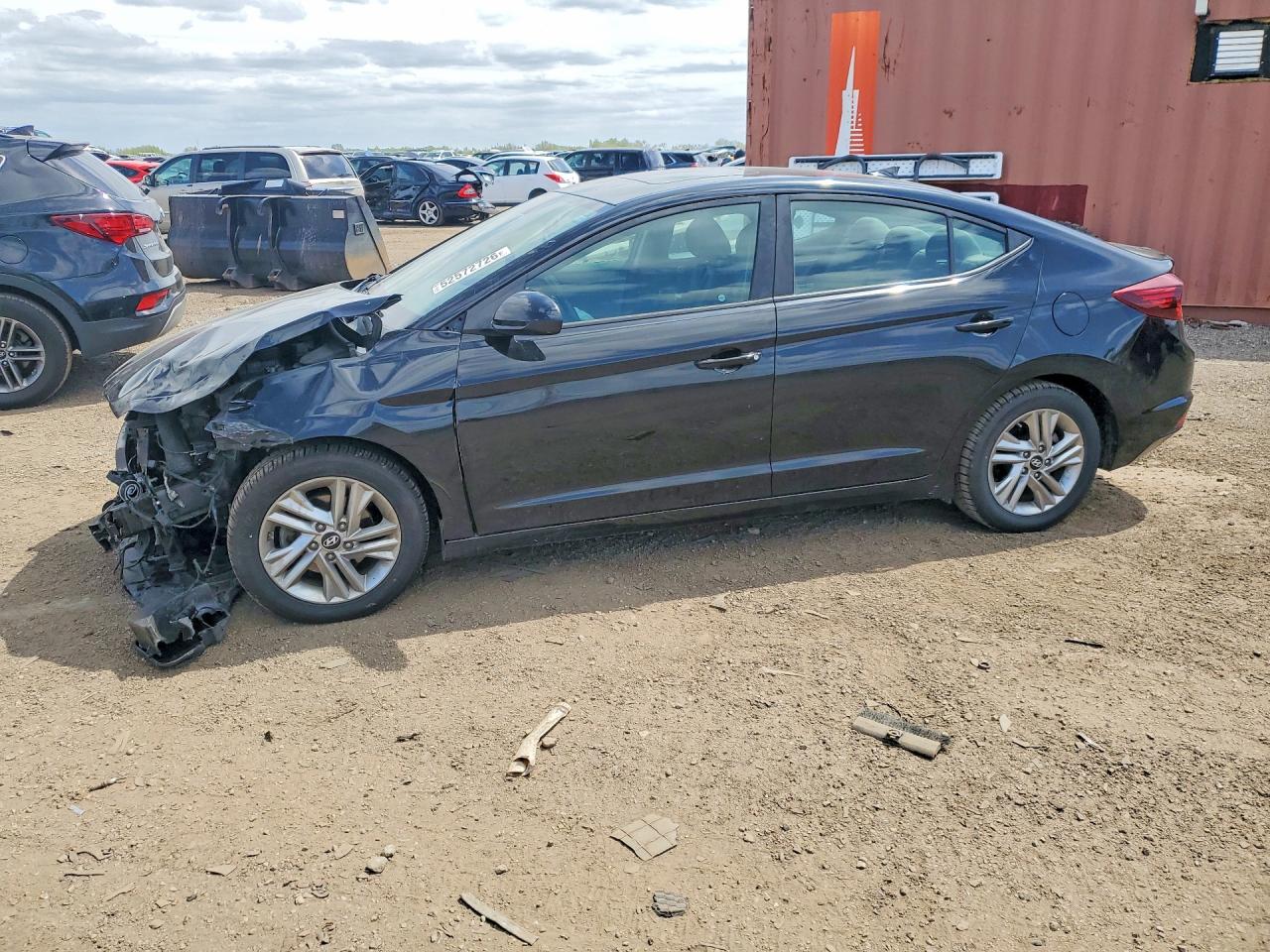 Salvage Hyundai ELANTRA Image