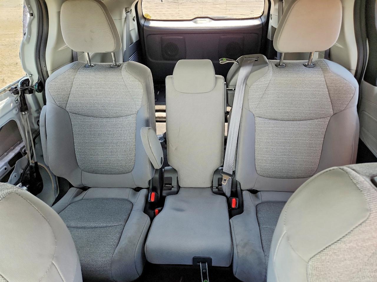 Toyota Sienna Le