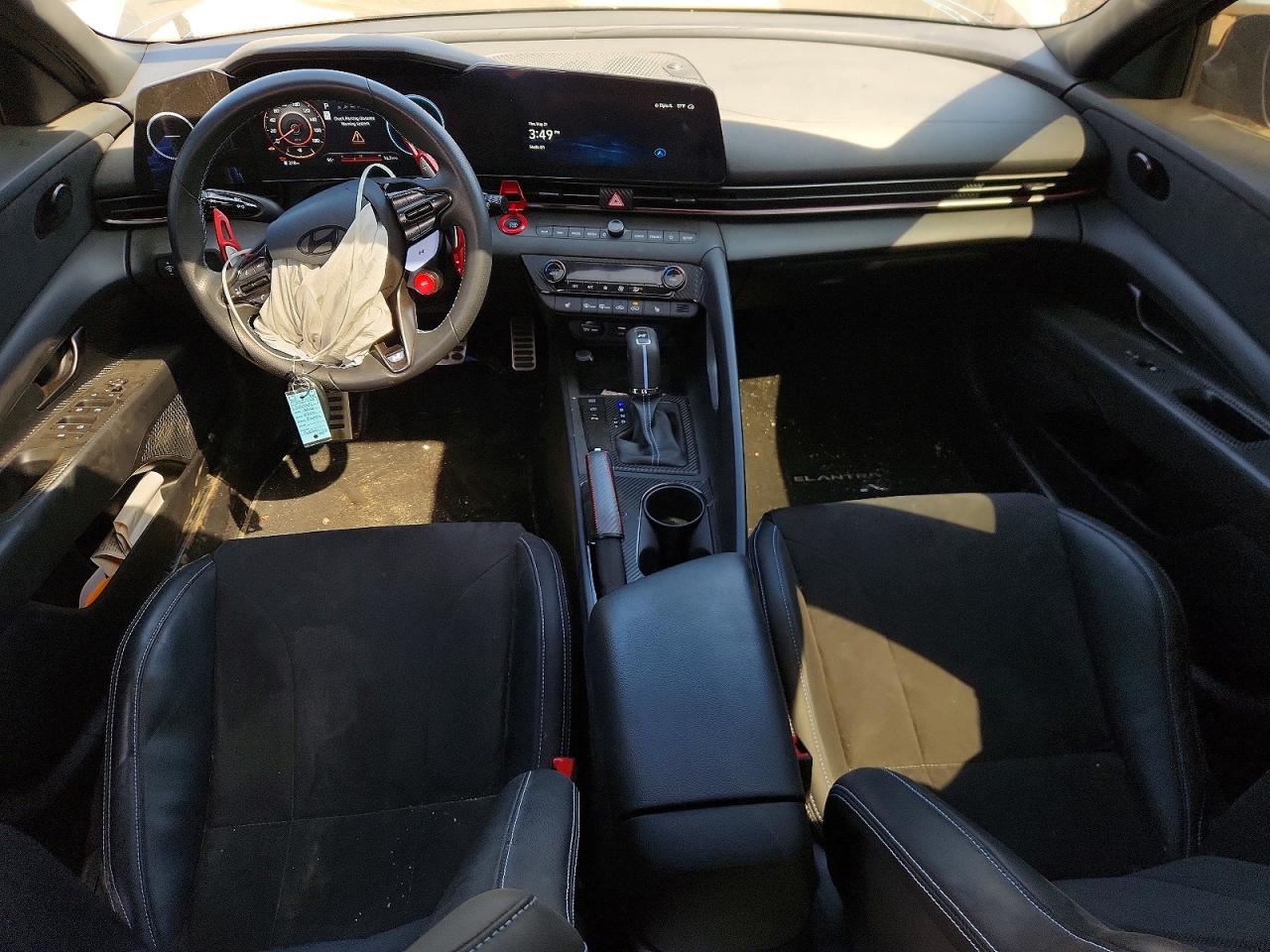 Hyundai ELANTRA Base