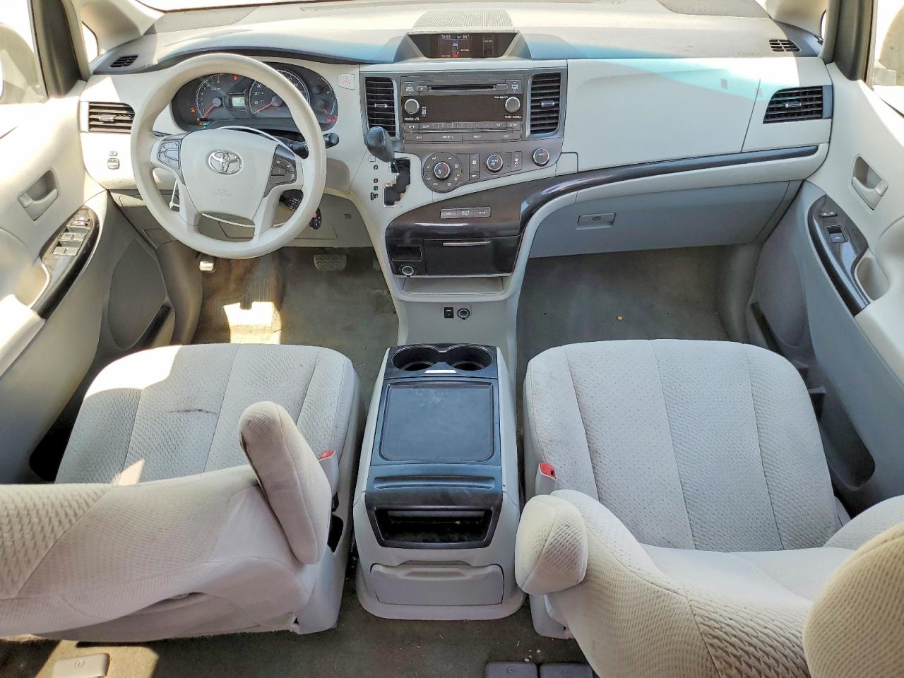 Toyota Sienna Le