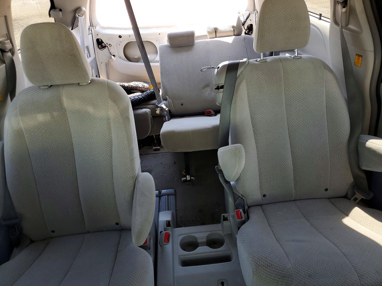 Toyota Sienna Le