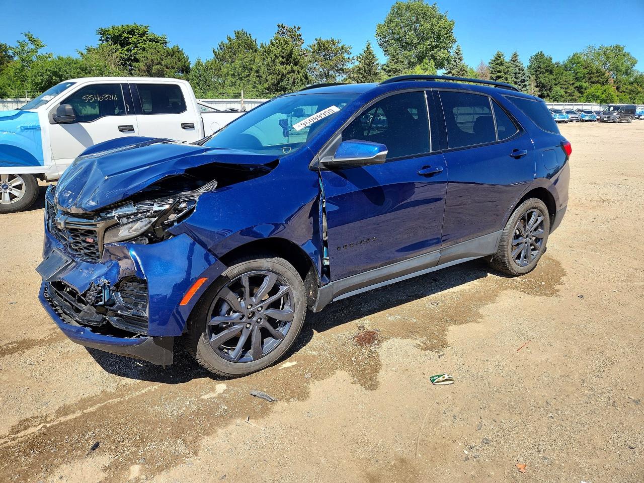 Salvage Chevrolet Equinox Image