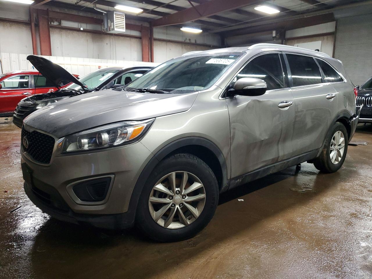 Salvage Kia Sorento Image