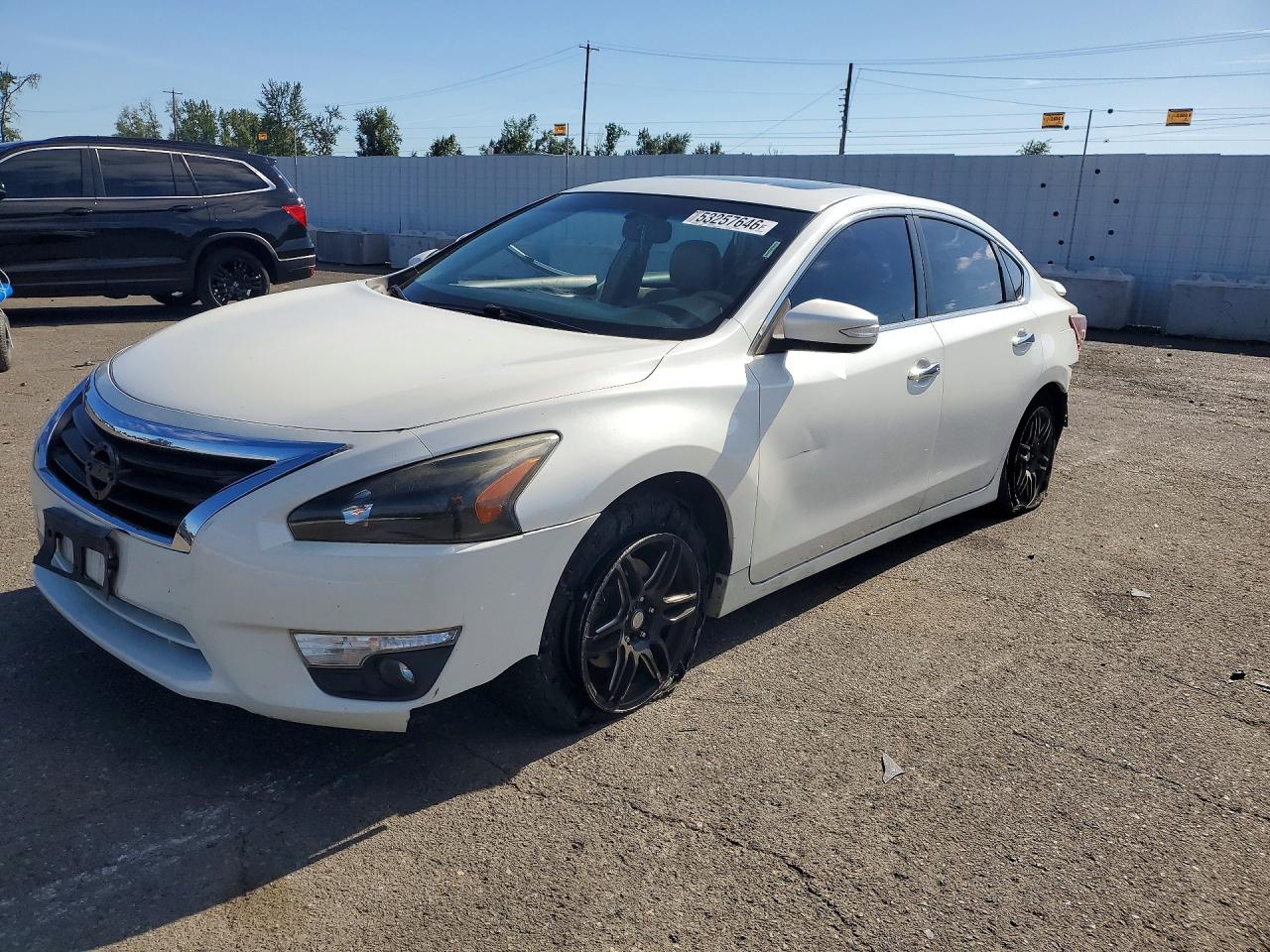 Salvage Nissan Altima Image