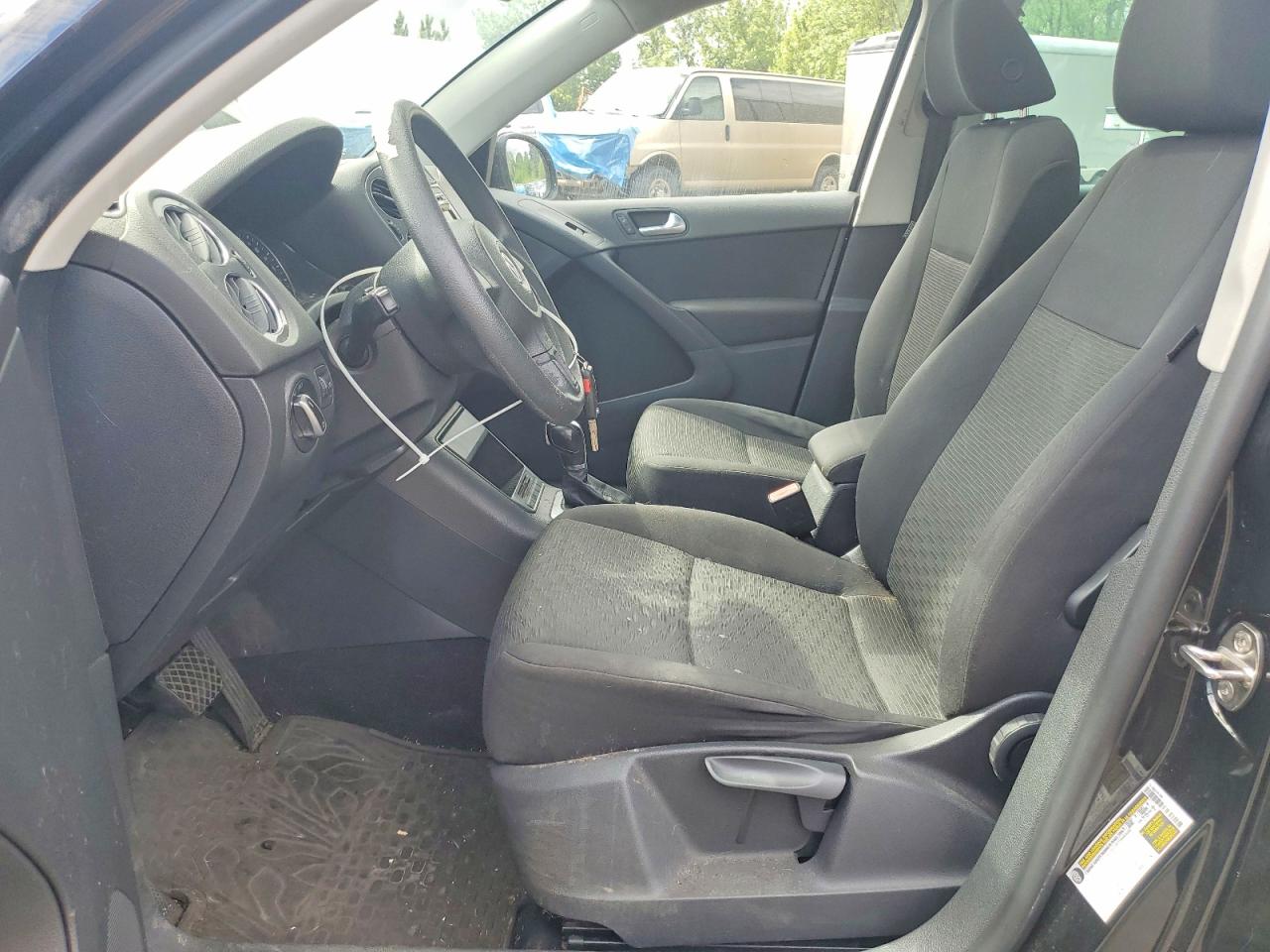 Volkswagen Tiguan S