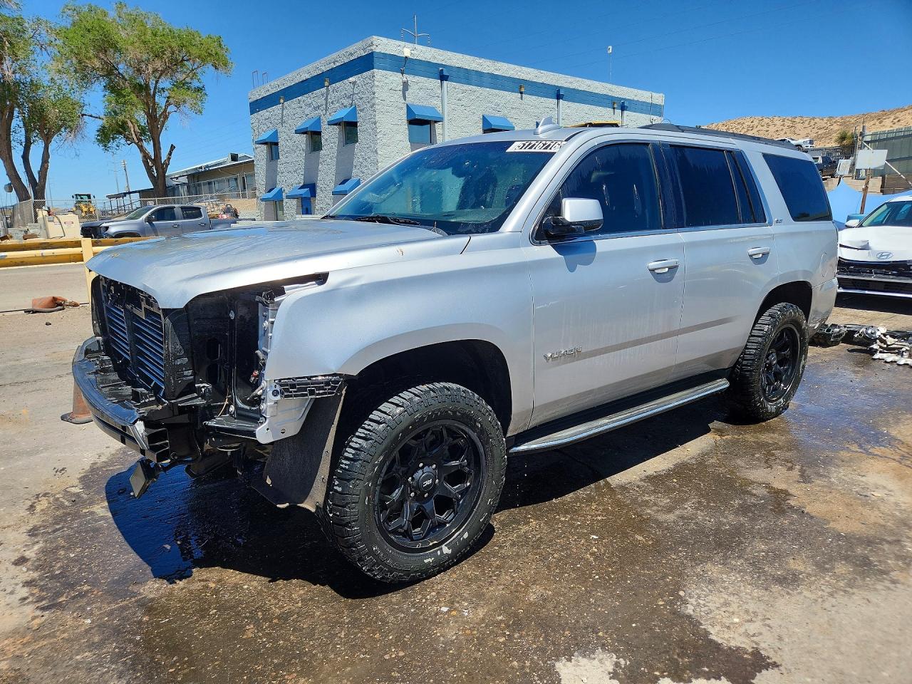 Salvage GMC Yukon Image