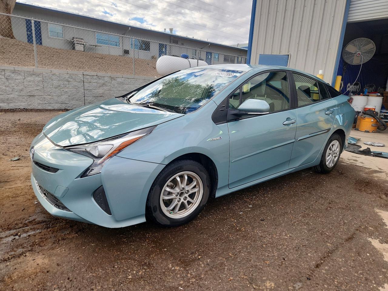 Salvage Toyota Prius Image
