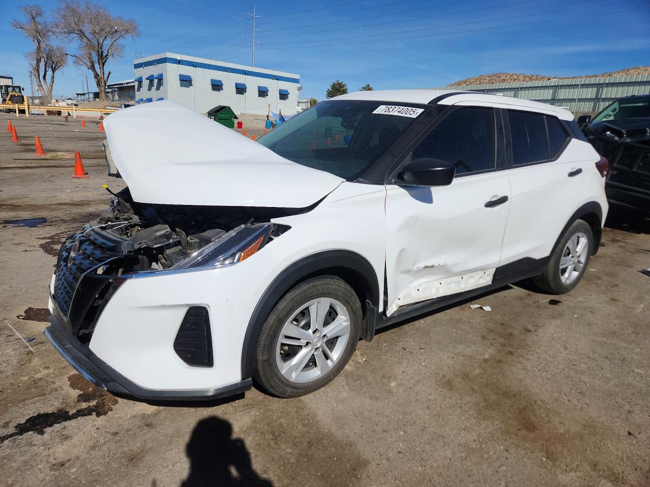 Salvage Nissan Kicks Image