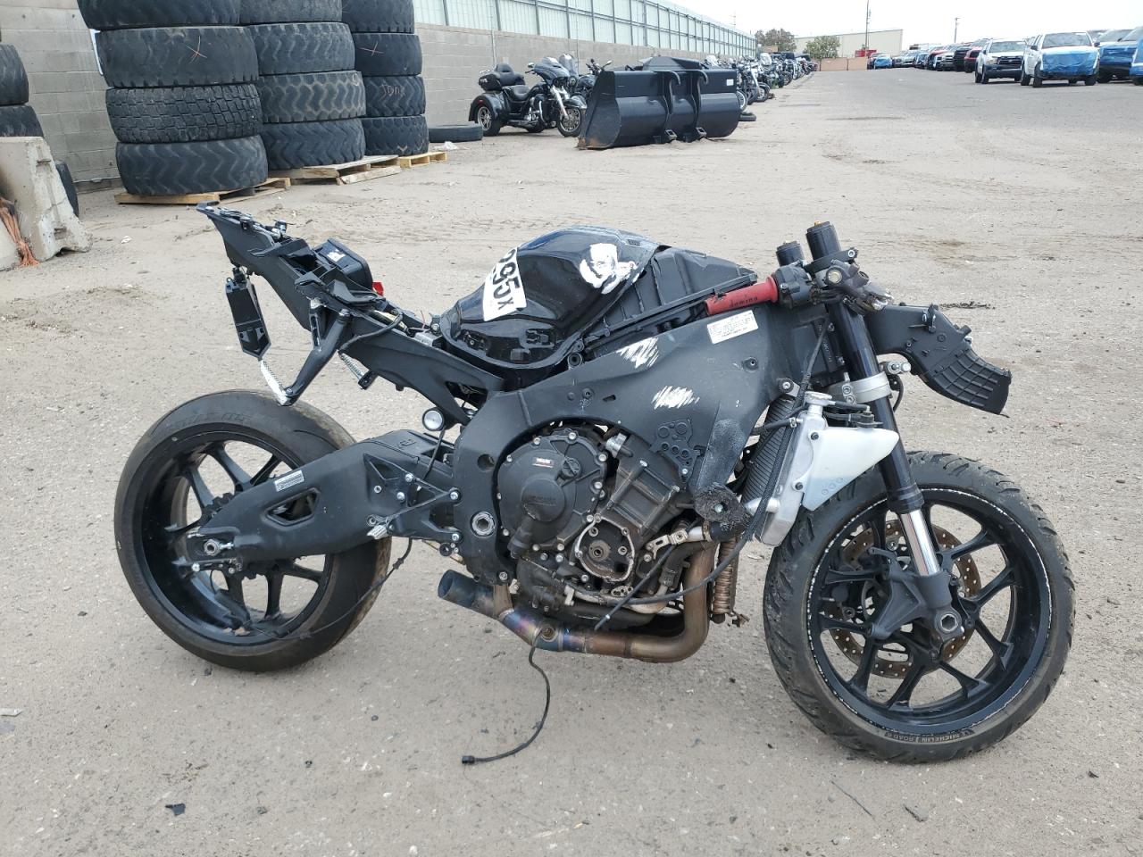 Salvage Yamaha Yzf1000 Image