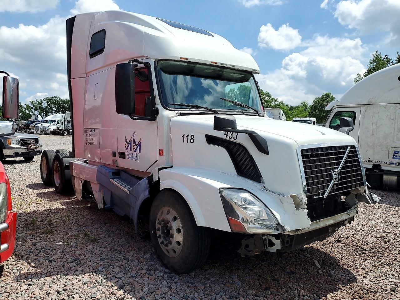 Salvage Volvo Vn Image