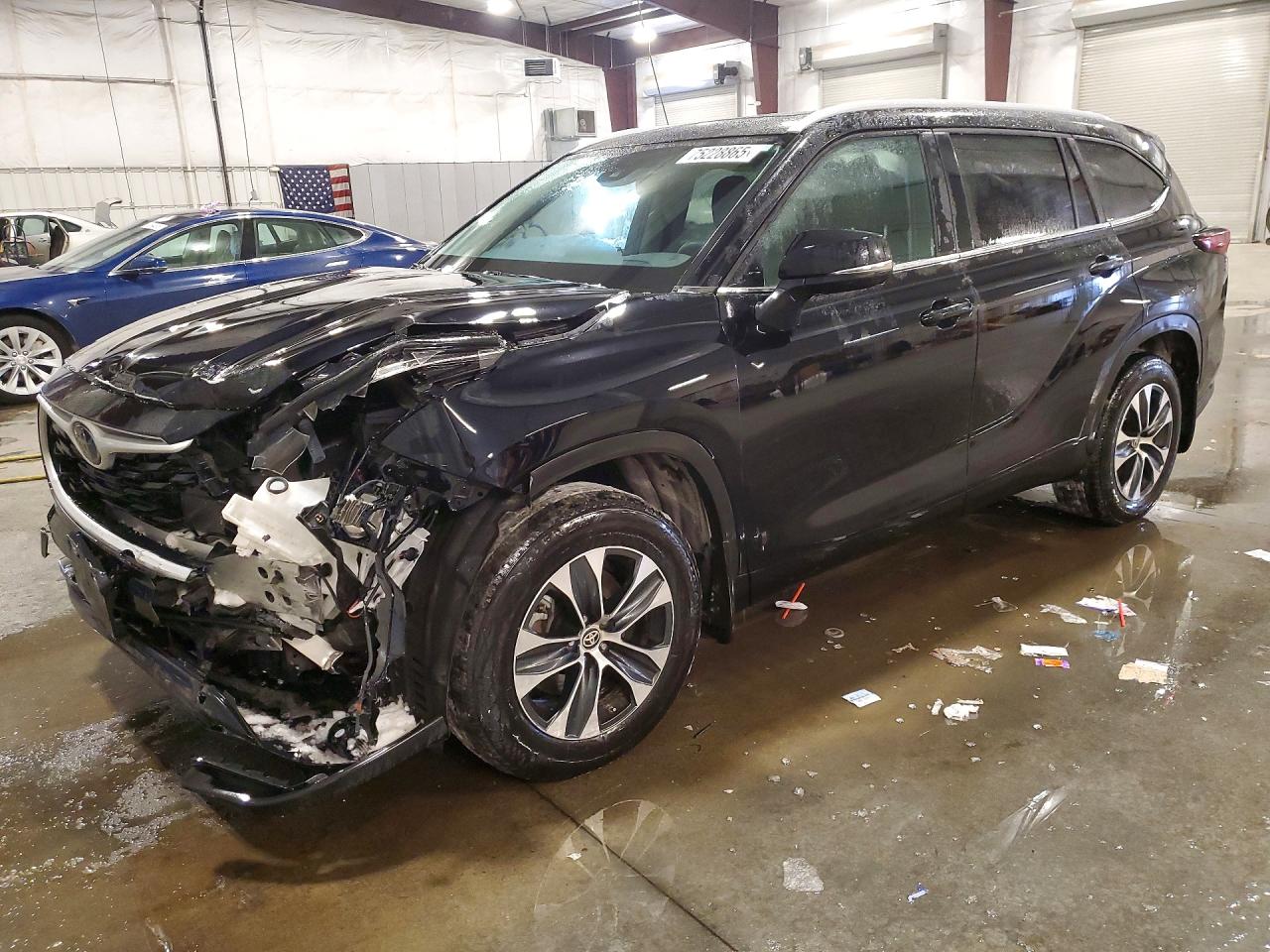 Salvage Toyota Highlander Image