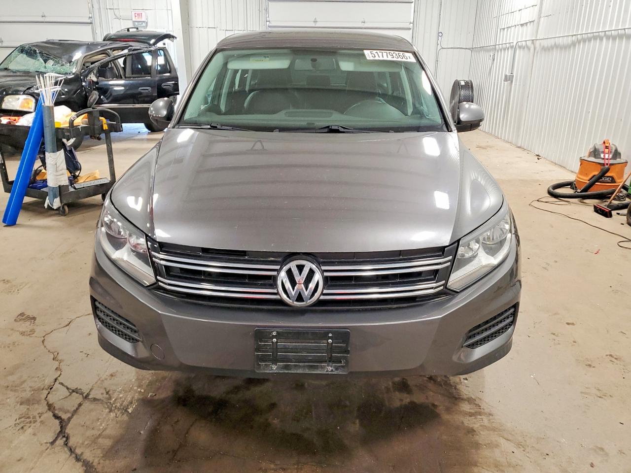Volkswagen Tiguan S