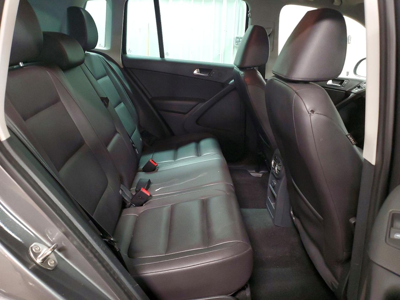 Volkswagen Tiguan S