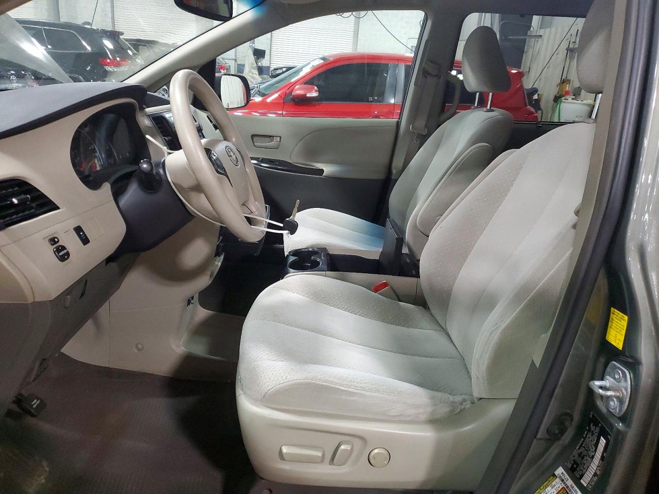 Toyota Sienna Le