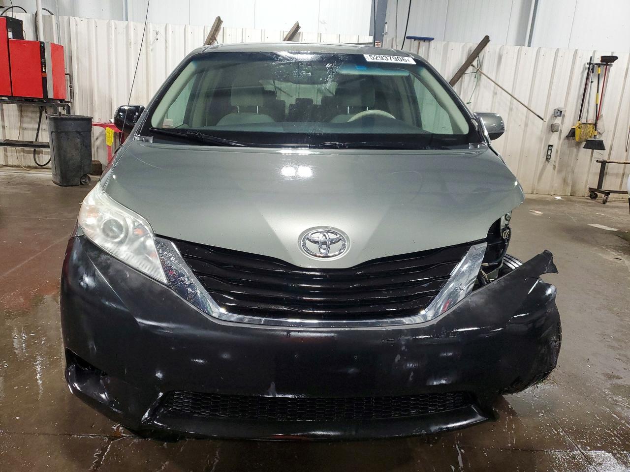 Toyota Sienna Le
