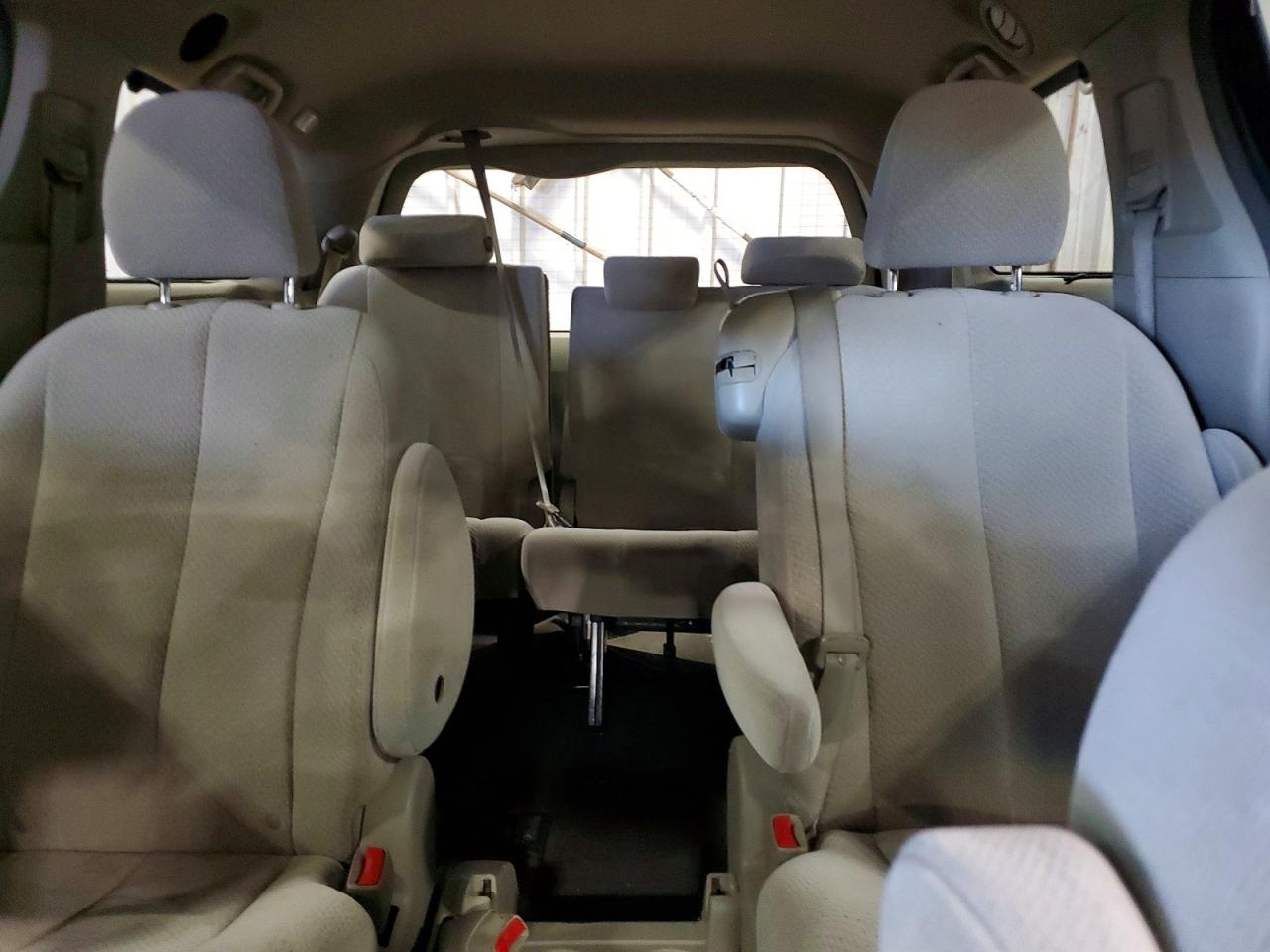 Toyota Sienna Le