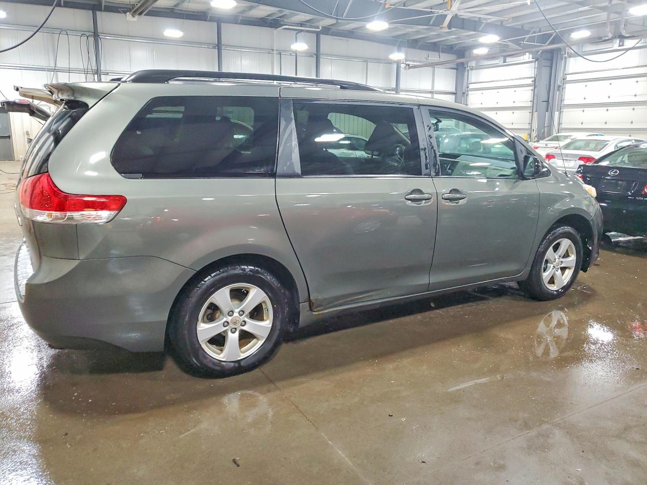Toyota Sienna Le