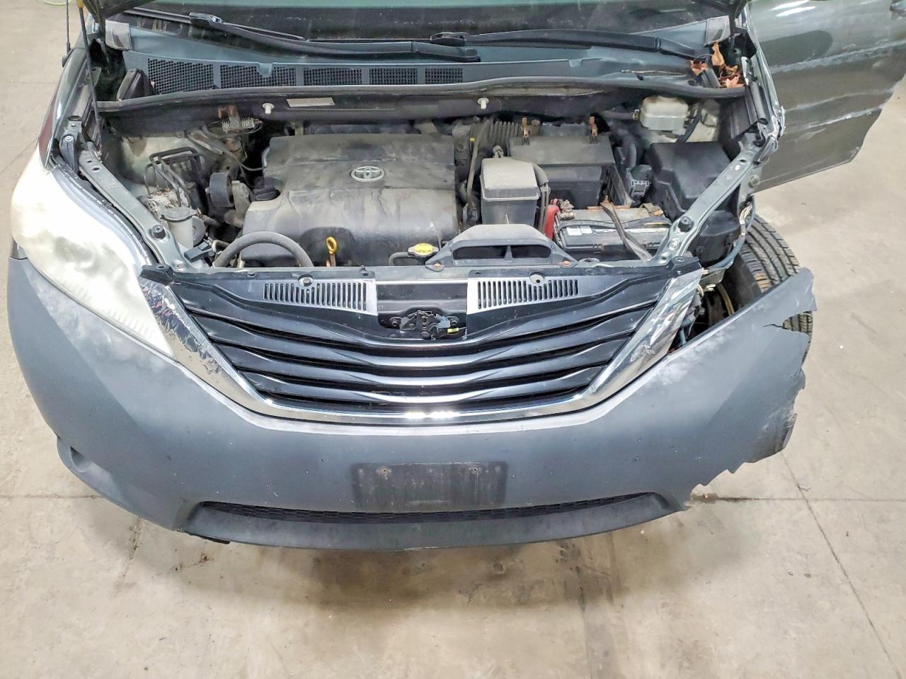 Toyota Sienna Le