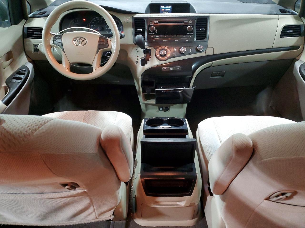 Toyota Sienna Le