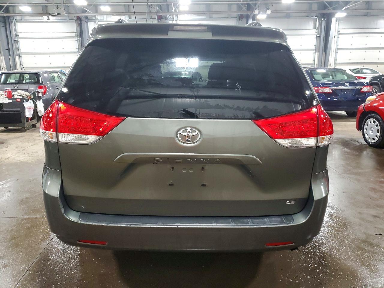 Toyota Sienna Le