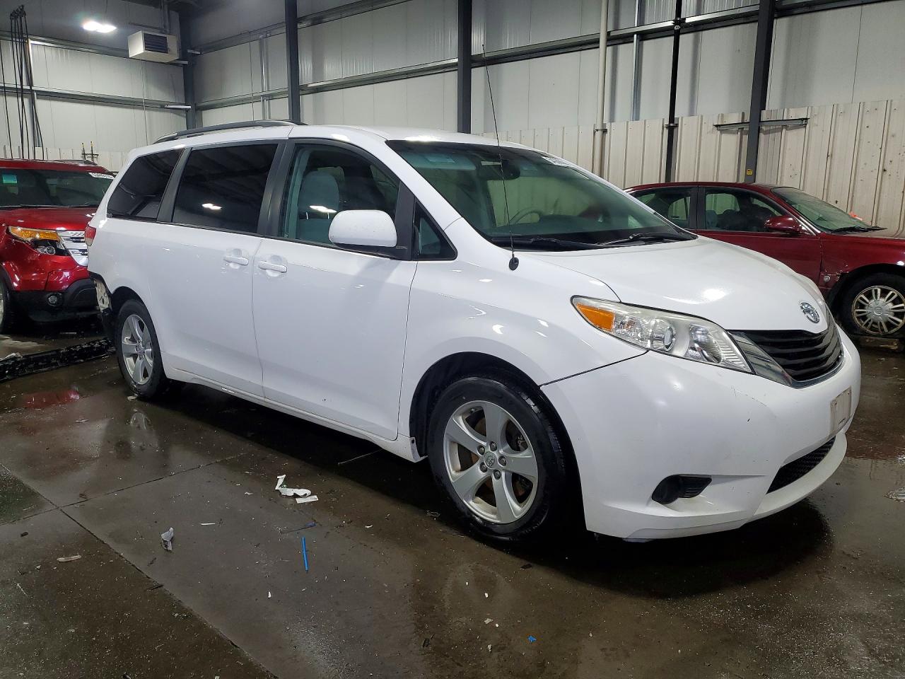 Toyota Sienna Le