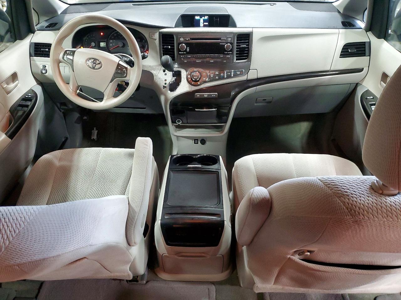 Toyota Sienna Le