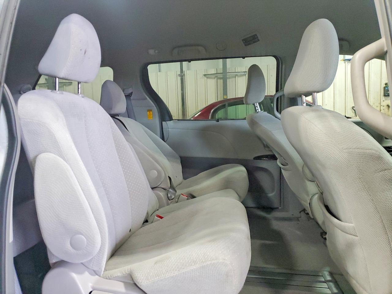 Toyota Sienna Le