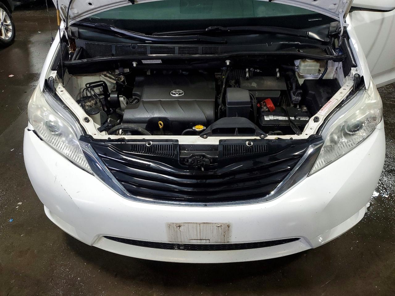 Toyota Sienna Le