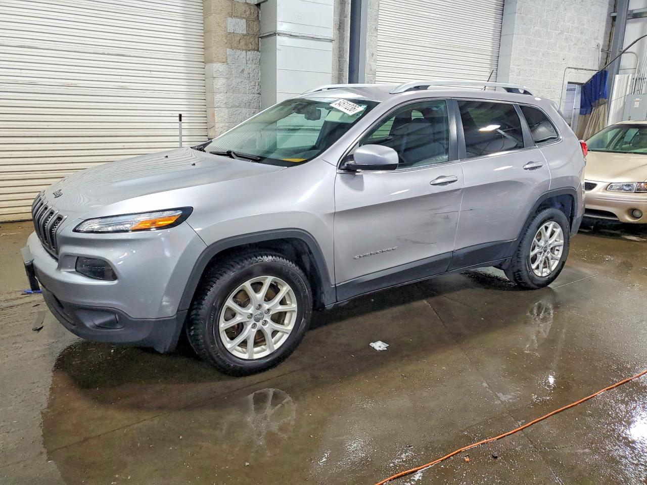 Salvage Jeep Cherokee Image