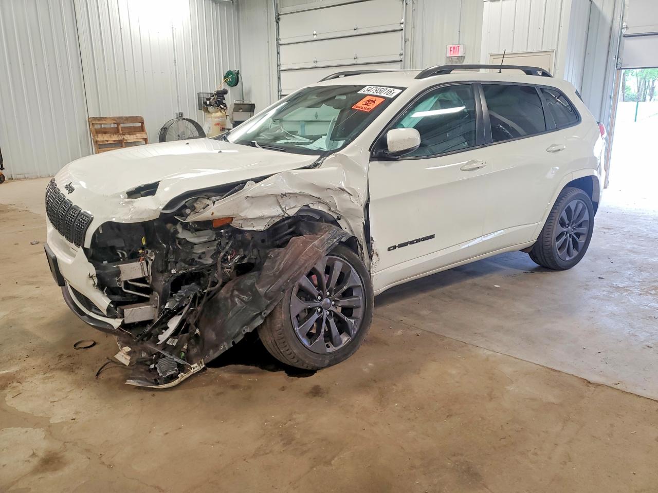 Salvage Jeep Grand Cherokee Image