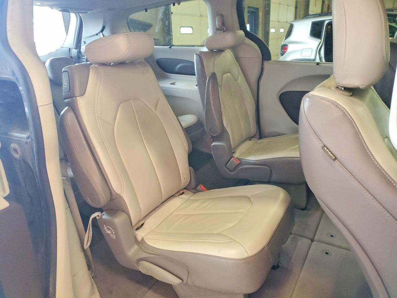 Chrysler Pacifica Touring L