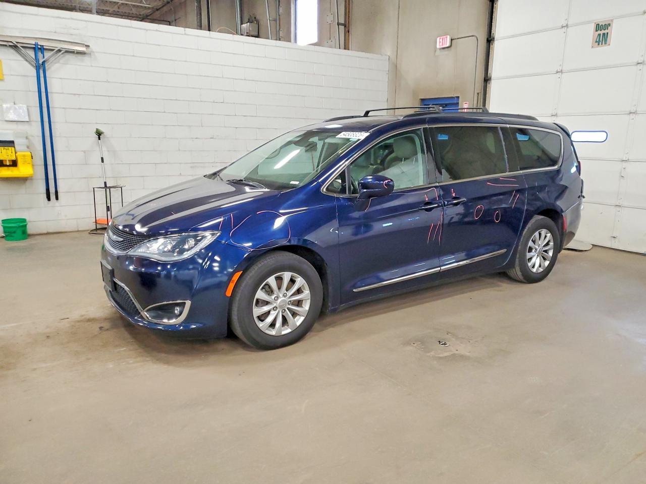 Salvage Chrysler Pacifica Image